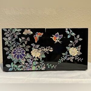 Elegant Black Jewelry Organizer with Floral Design